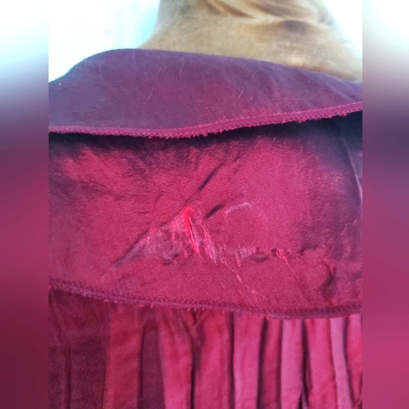Agora Taffeta Accordian-Pleat Blouse. Metallic/Iridescent Burgundy. PL - Picture 9 of 13